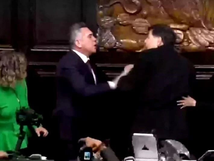 Meksika Senatında xarici əsgər davası