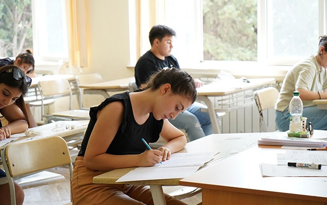 Kolleclərin boş qalan yerlərinə qəbul elan edildi