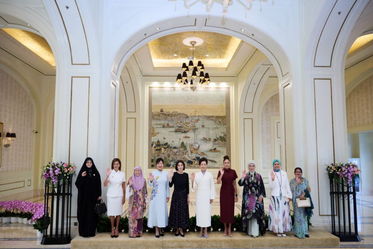 Mehriban Əliyeva və Arzu Əliyeva Hayha çayında gəmi gəzintisində iştirak ediblər - FOTOLAR