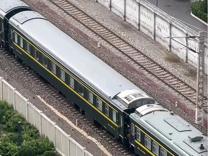 Şimali Koreya lideri Kim Çen In zirehli qatarla Pekinə gedib