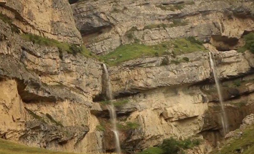 Gədəbəy sakini qayalıqdan yıxılıb ÖLDÜ