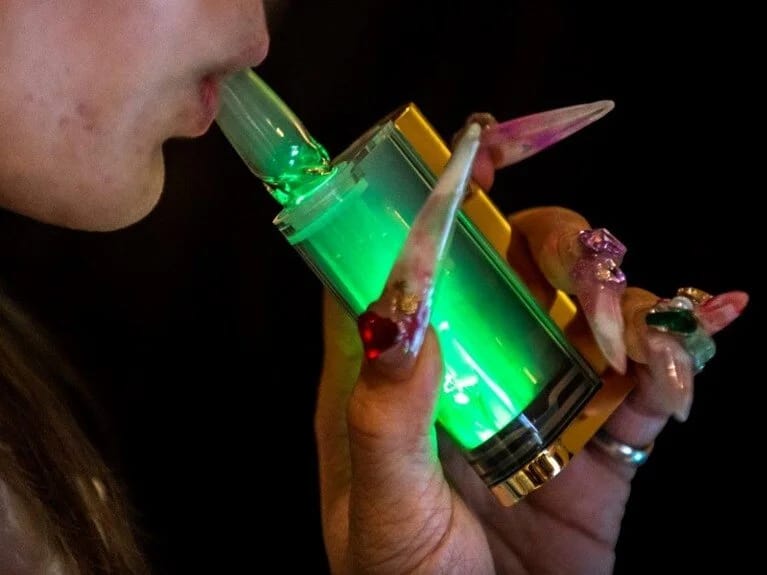 Elektron siqaretlərin 13%-nin tərkibində sintetik dərmanlar var