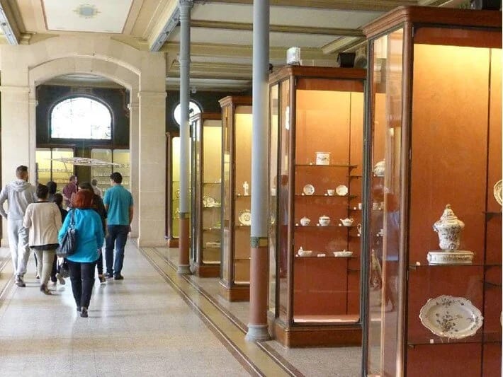 Fransada bir muzeydən 9,5 milyon avro dəyərində əşyalar oğurlanıb