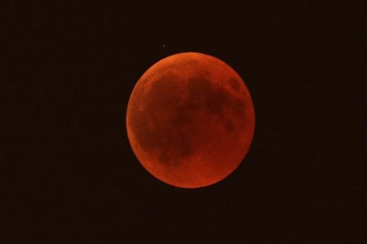 Bu axşam tam Ay tutulması baş verəcək, “Qanlı Ay” görünəcək