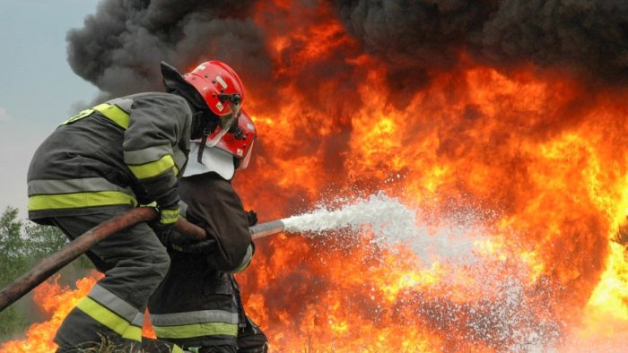 Biləsuvarda yanğın - 2 nəfər xəsarət aldı