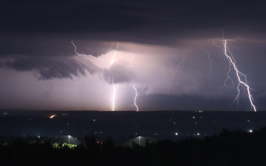 Sabah yağış yağacaq, şimşək çaxacaq, dolu düşəcək