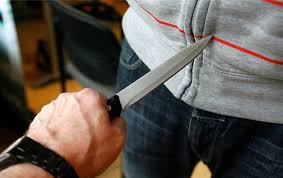 Mingəçevirdə məktəblilər arasında dava: 11-ci sinif şagirdi bıçaqlandı