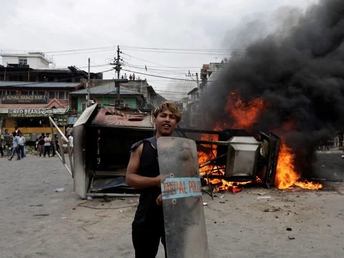 Sosial media etirazları istefaya səbəb oldu: Nepalın baş naziri istefa verdi