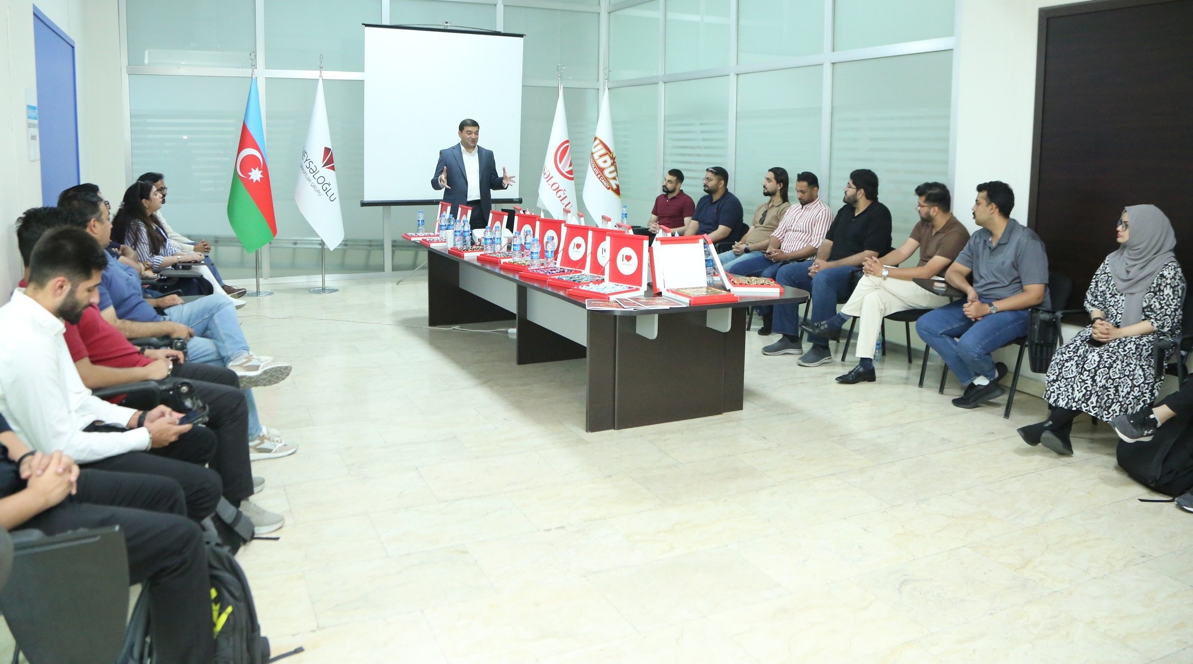 Pakistanlı MBA tələbələri “Ulduz” şokolad fabrikində istehsalat turunda iştirak ediblər