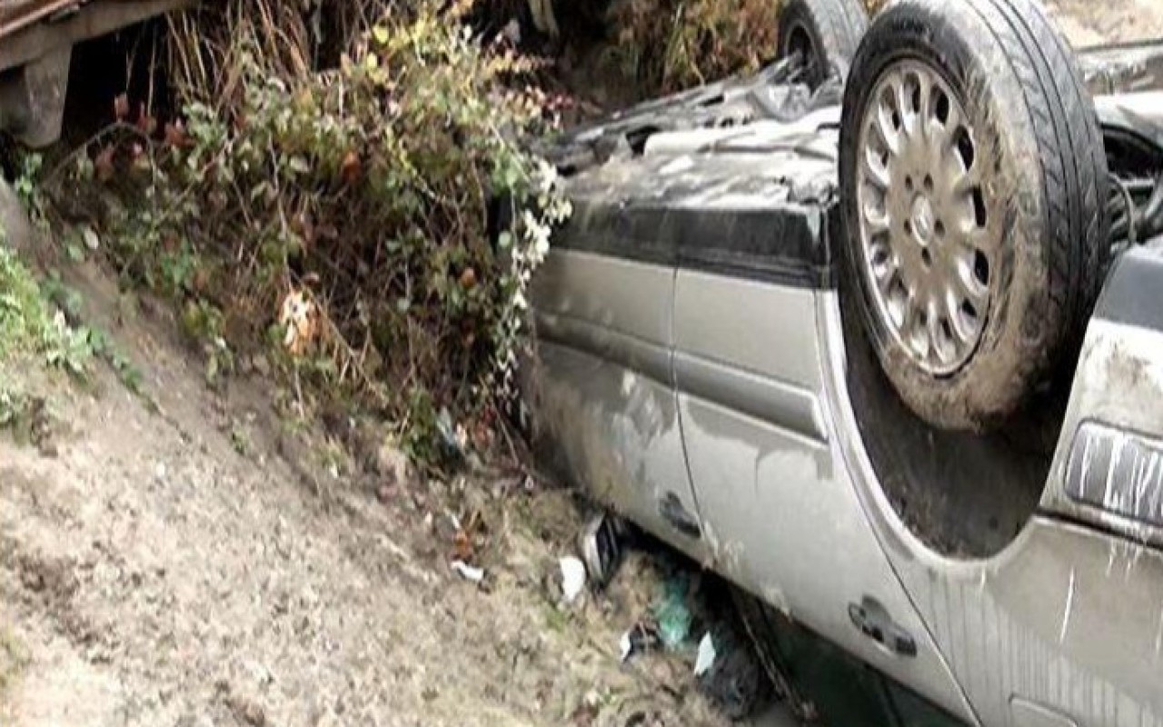 Culfada avtomobil dərəyə aşdı - Xəsarət alan var