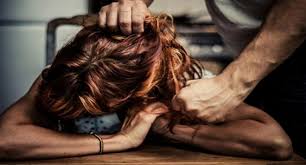 Arvadına işgəncə verən şəxs məhkəmə zalında həbs edildi