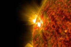 Günəşdə yeni dəlik yarandı: Maqnit qasırğalarının müddəti uzana bilər