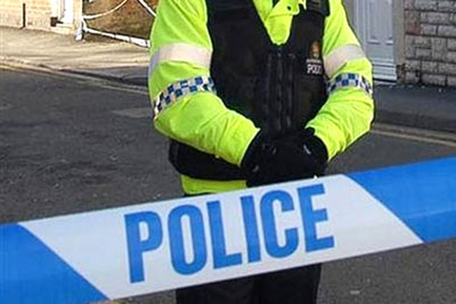 Londonda polis əməkdaşlarına odlu silah verilməsi müzakirə olunur