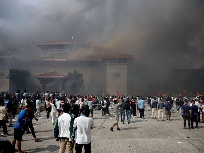 Nepalın müvəqqəti baş naziri bəyanat yayıb: Mən xidmətə gəlmişəm, altı aydan sonra gedəcəyəm