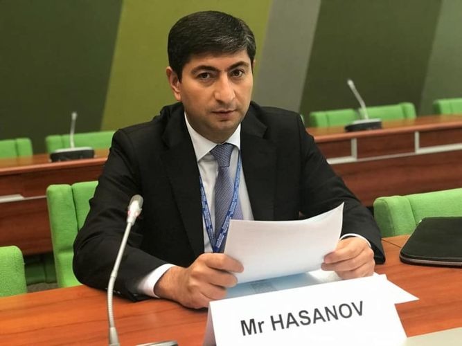 Yasamalın icra başçısı Elşad Həsənov indi də səkiləri satır - Şikayət