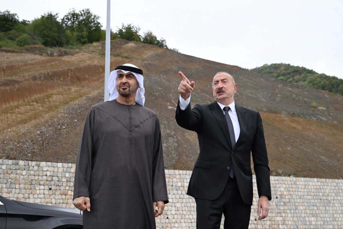 Azərbaycan və BƏƏ prezidentləri Şuşanın Daşaltı kəndinin fonunda şəkil çəkdiriblər - FOTOLAR