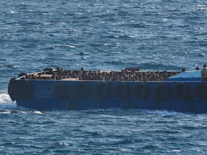 Miqrant gəmisində yanğın: Ən azı 50 ölü