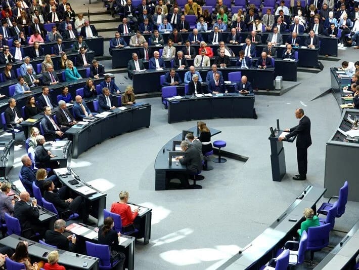 Almaniya parlamentində giriş kartı qalmaqalı