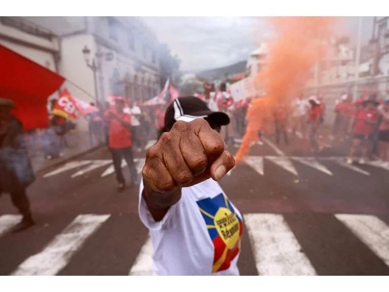 Fransada həyatın dayandığı gün: Fəhlələr birləşdi, jandarm küçələrdə
