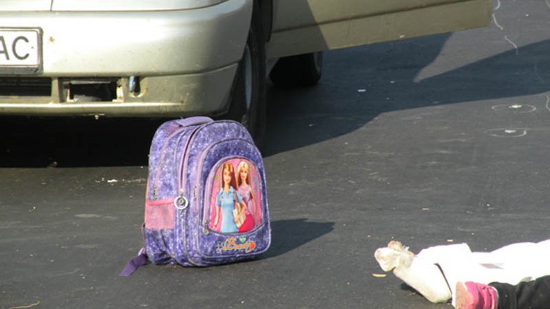 Məktəbə gedən bacı-qardaşı maşın vurub öldürdü