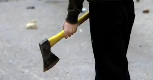 Göygöldə dava: Qayınata gəlinini balta ilə vurdu