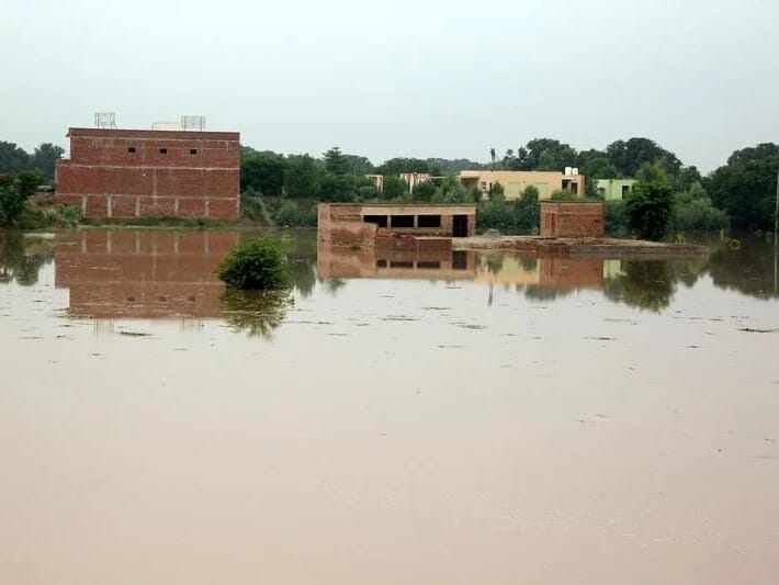 Pakistanda musson yağışları minlərlə insanın həyatına son qoyub