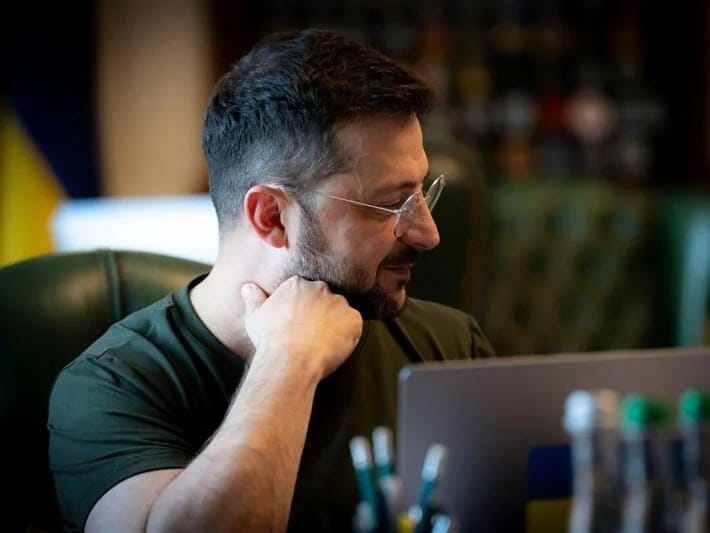 Zelenski “100 illik tərəfdaşlıq” sazişini təsdiqləyib