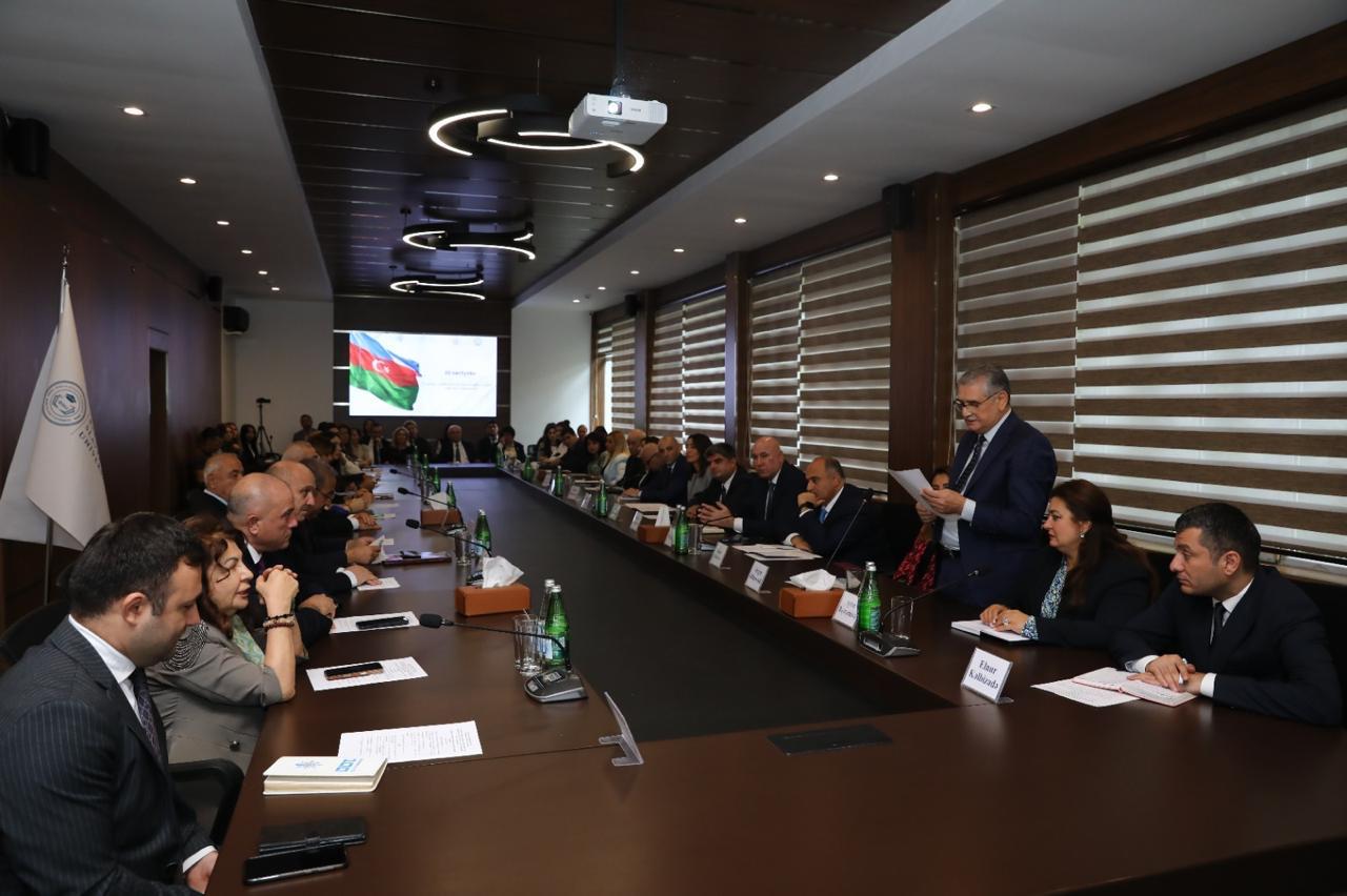 “Azərbaycanın Suverenliyi - Milli İradəmizin Təntənəsi” mövzusunda dəyirmi masa keçirilib