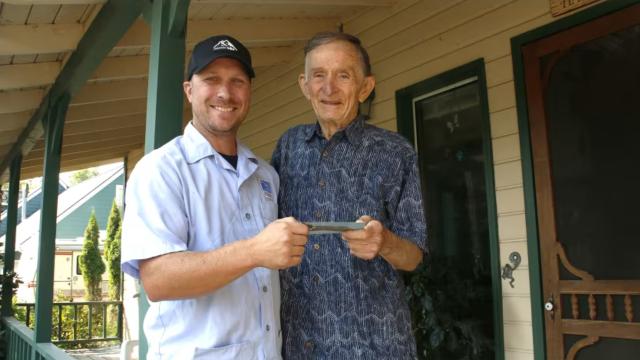 1953-cü ildə göndərilən açıqca 72 ildən sonra sahibinə çatdı