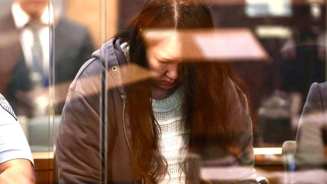 İki uşağını öldürüb, cəsədlərini illərlə çamadanda gizlətdi