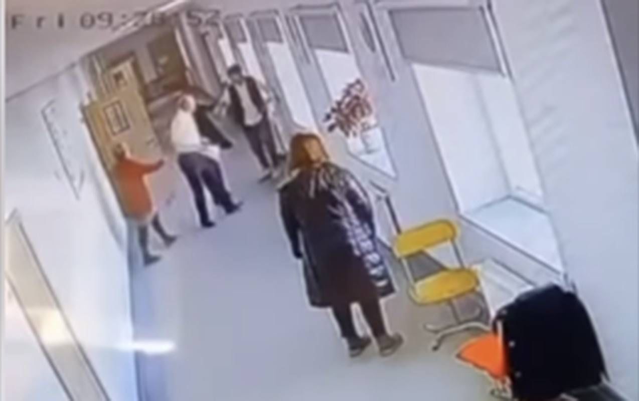 Lənkəranda direktor müavini şagirdi və məktəb işçisini döydü - İŞDƏN ÇIXARILDI