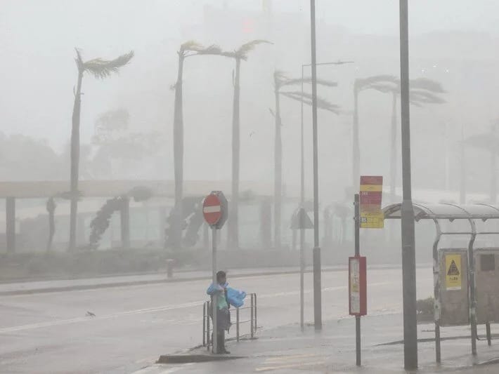 Super tayfun Tayvanı vurdu: 14 ölü