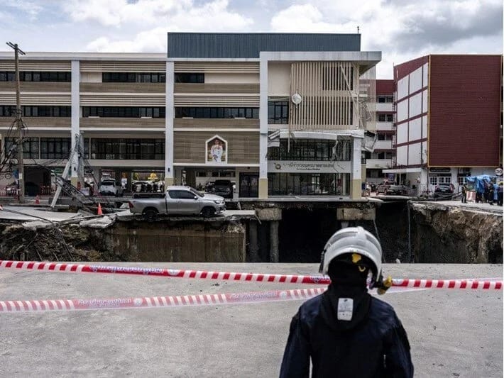 Taylandda yol çökdü, nəhəng çuxur əmələ gəldi