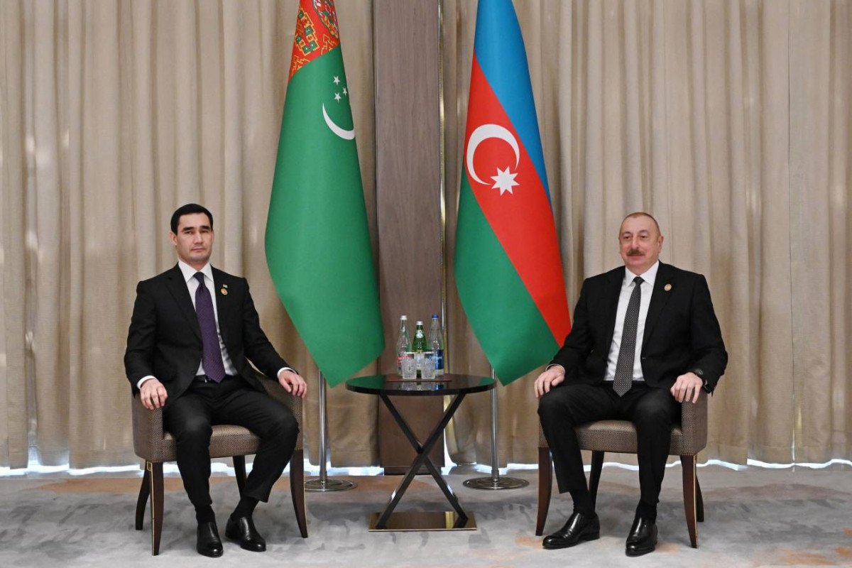Dövlət başçısı Türkmənistanın Prezidentini təbrik etdi