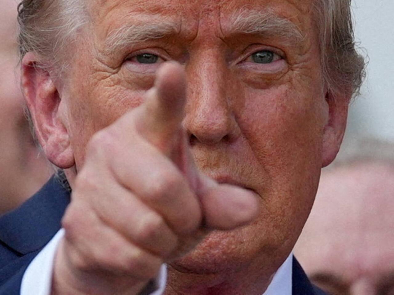 Tramp bu məhsullara 100 faizlik rüsum tətbiq etdi