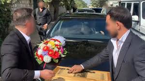 Gəlin maşınının qarşısını kəsib nərd oynadılar - Bəyin dörd dostu həbs edildi