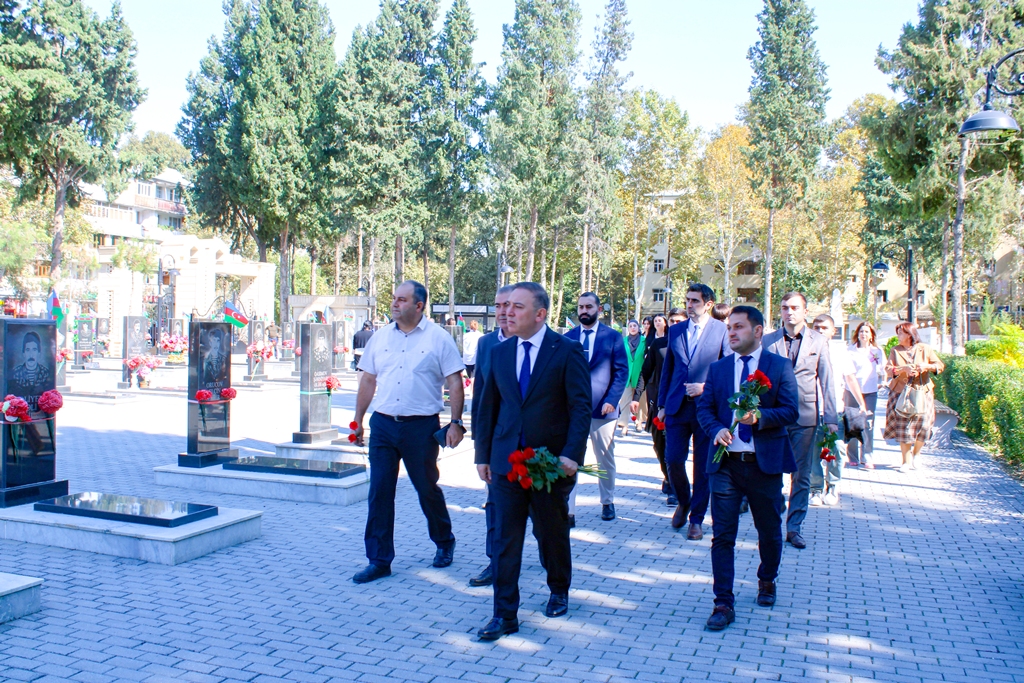 MDU əməkdaşları şəhidlər xiyabanını ziyarət ediblər