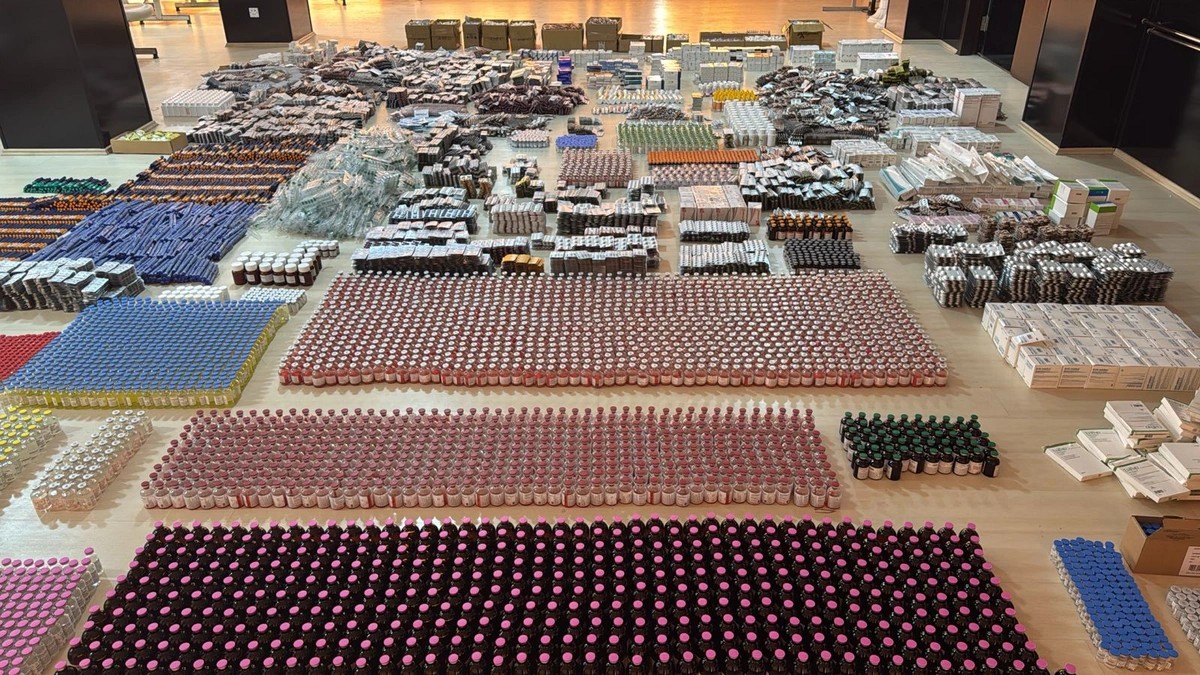 Türkiyədən ərzaq gətirən yük maşınında külli miqdarda dərman aşkarlandı - FOTOLAR