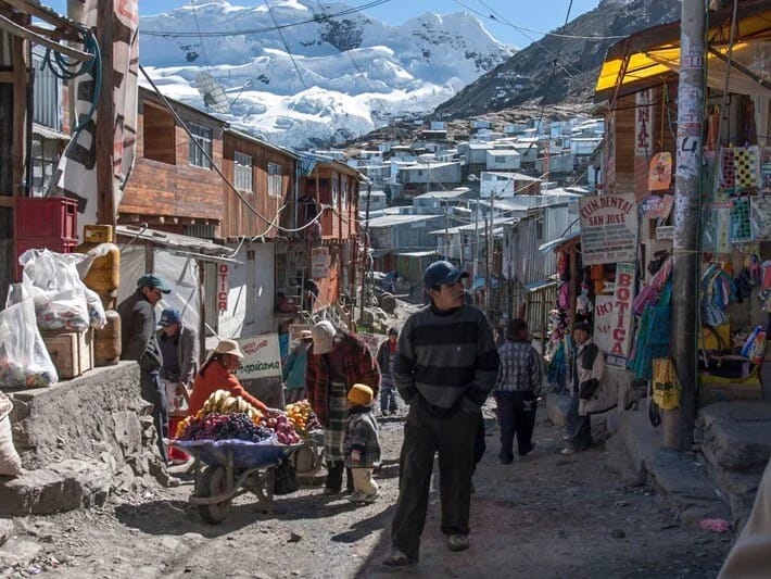 Yer üzündə cəhənnəm: İnsanların ölənə qədər zəhmət çəkdiyi dağ qəsəbəsi
