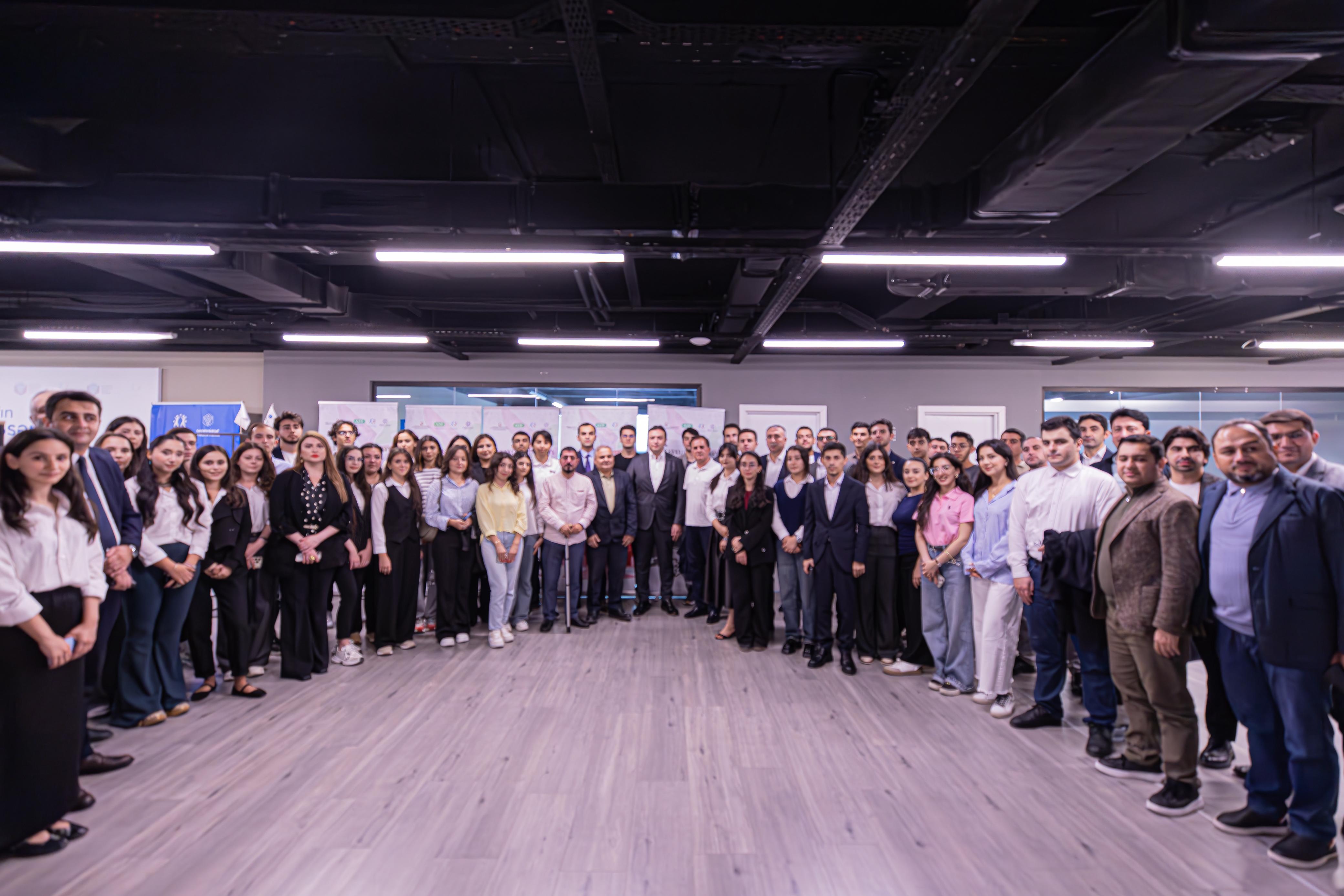 “Konstitusiya və Suverenlik İli” çərçivəsində elan olunmuş qrant müsabiqəsinin qalibləri ilə görüş keçirilib