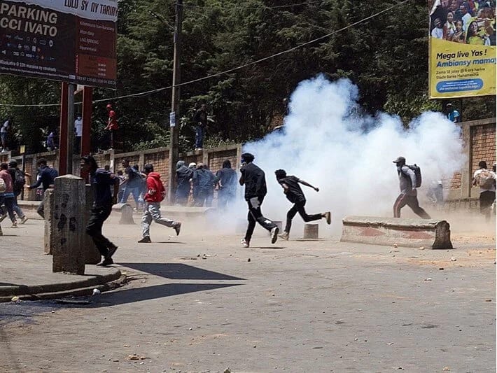 Madaqaskarda etirazlar davam edir: Hökumət istefaya göndərildi