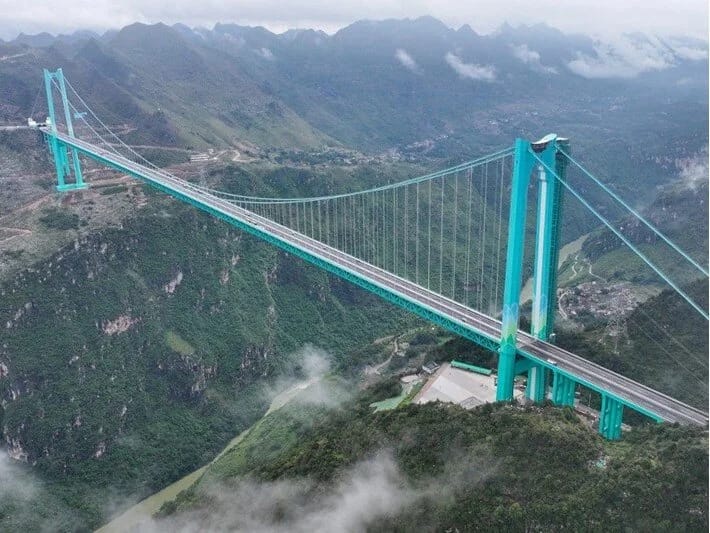 Dünyanın ən hündür körpüsü açıldı