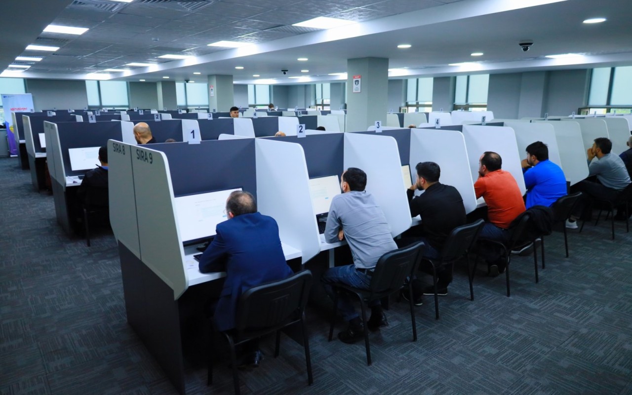 Sabah 1560 taksi sürücüsü imtahan verəcək