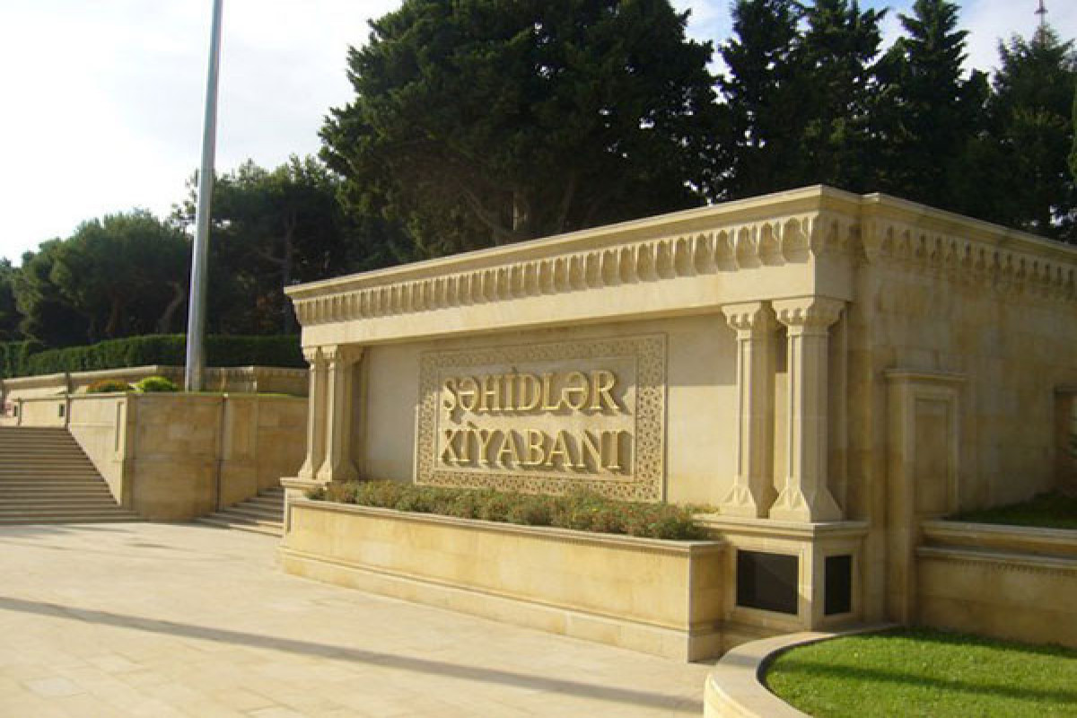 İtaliya Prezidenti Şəhidlər xiyabanını ziyarət edib