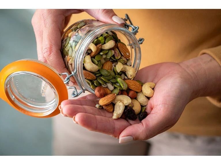 Diyetoloq izah edir: Qoz-fındıq yemək insanı kökəldirmi? 