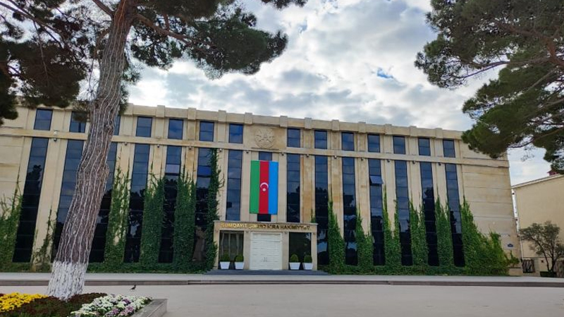 İcra Hakimiyyəti sədr müavinindən 10 minə 13 kreslo, 26 oturacaq alır