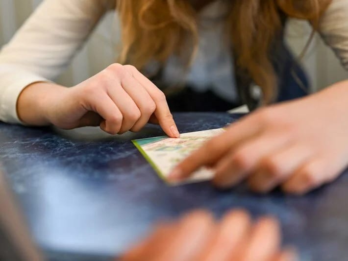 Lotereyada 1 milyon funt sterlinq qazandı, üç ay əyləndi: İndi həyatı üçün mübarizə aparır