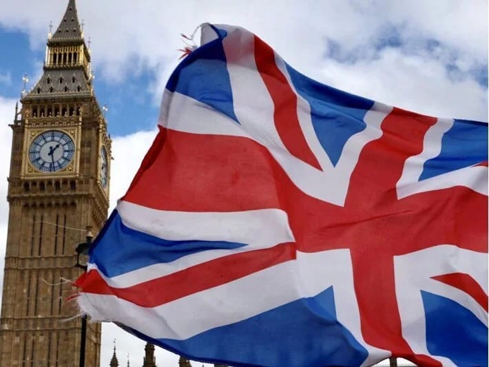 İngiltərədə məscidə hücum olunub