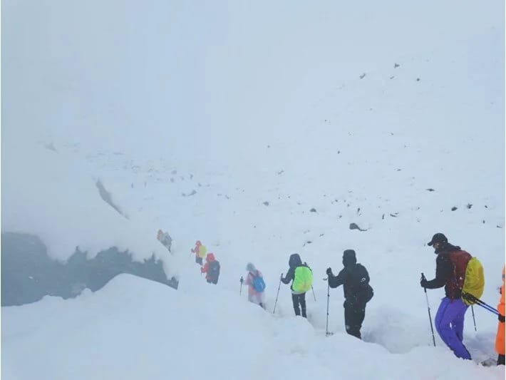 Everest dağının şərqində qar fırtınası nəticəsində bir nəfər ölüb