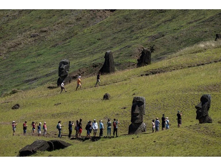 Moai heykəllərinin sirri açıldı: Onları gəzdiriblər 